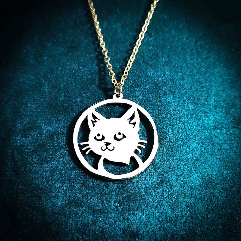 Cute cat in round shape pendant  : Amore Accessories - 項鍊 - 銅/黃銅 銀色