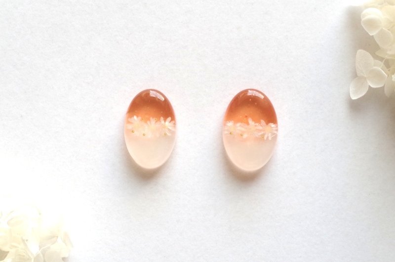 Resin art bicolor flower earrings/clear orange - Earrings & Clip-ons - Other Materials Orange