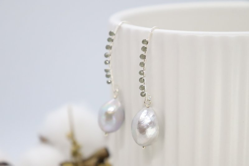 Light Grey Baroque Pearls & Quarts Stones 925 Sterling Silver Hook Earrings - 耳環/耳夾/耳骨夾 - 珍珠 灰色