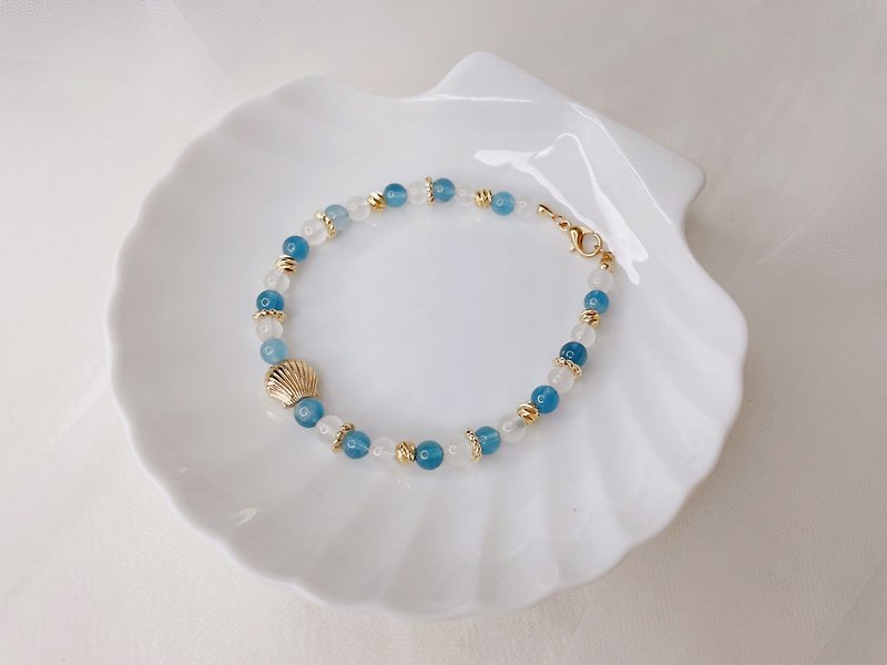 The sound of the sea || Aquamarine Moonstone Crystal Bracelet - สร้อยข้อมือ - คริสตัล สีน้ำเงิน