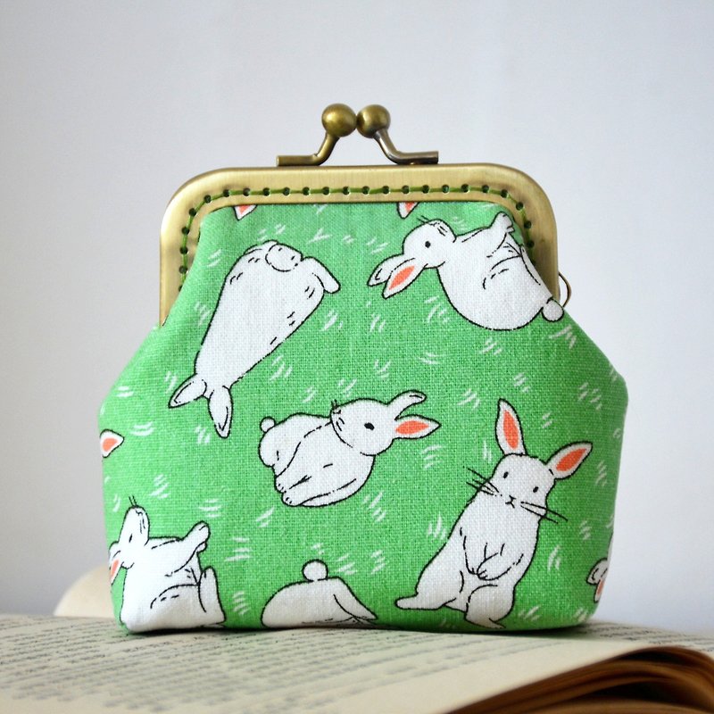 Handmade cloth art original mouth gold bag zero purse - happy rabbit - กระเป๋าใส่เหรียญ - ผ้าฝ้าย/ผ้าลินิน สีเขียว