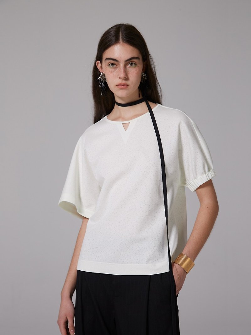 Summer off-white asymmetric short-sleeved T-shirt - เสื้อยืดผู้หญิง - ผ้าฝ้าย/ผ้าลินิน 