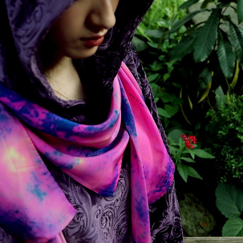 "Fabulation n3 Mega" fashion boutique printed silk scarf made in Italy - ผ้าพันคอ - ผ้าไหม หลากหลายสี