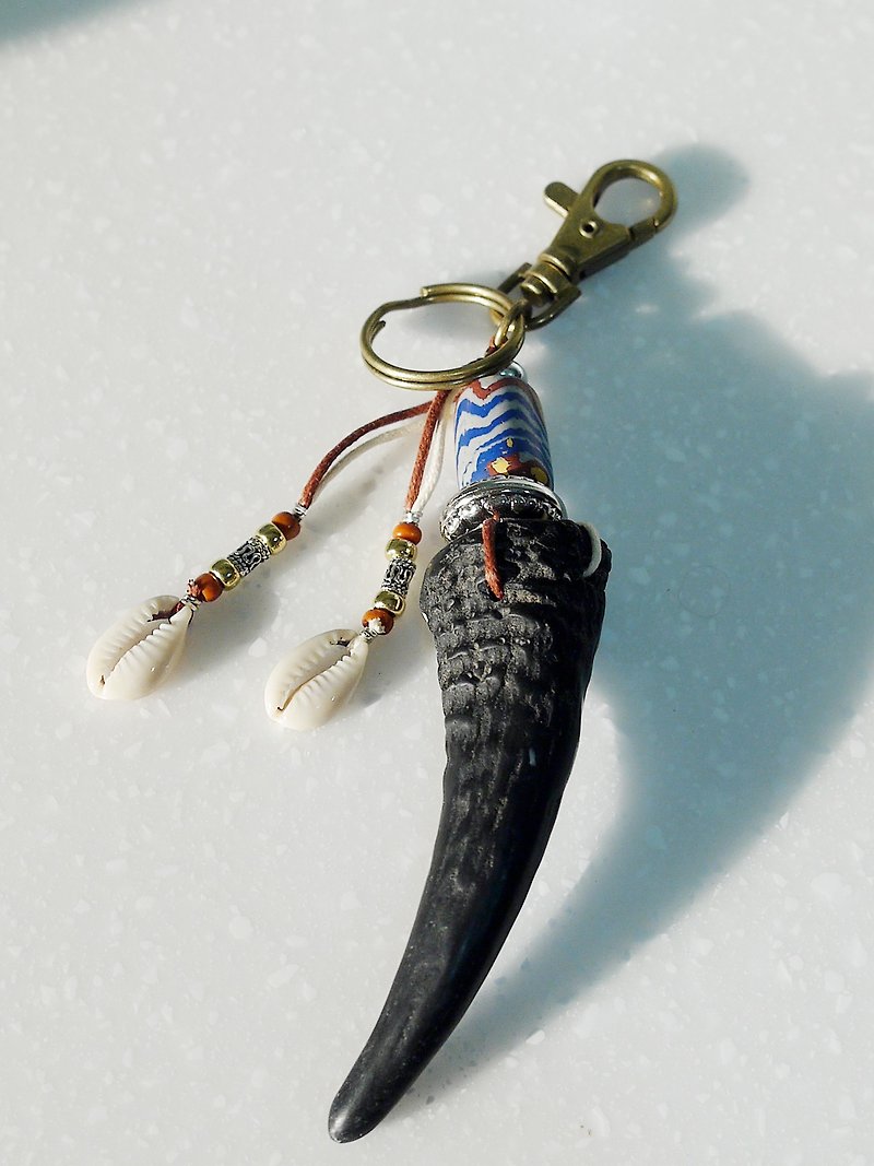 Herbivorous Hunter/Faux Formosan Serow Horn Keyholder - Keychains - Other Materials Multicolor