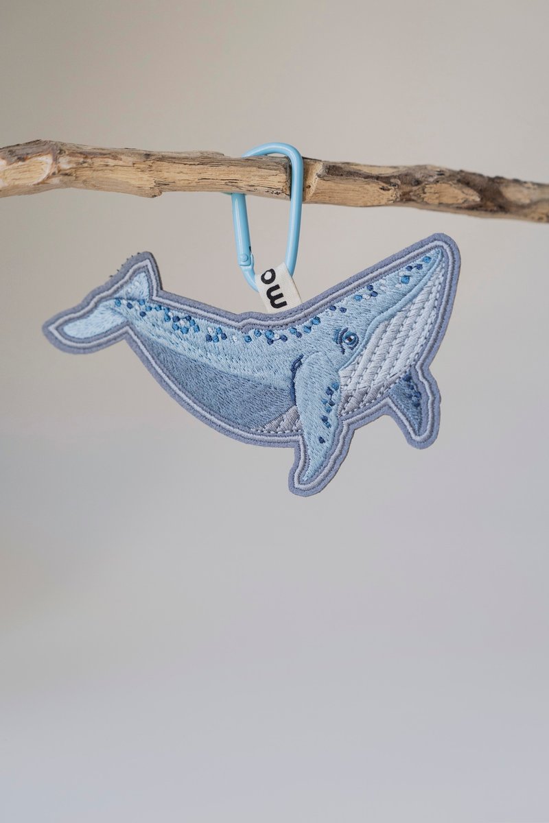 Customized embroidery tag-Big Winged Whale - พวงกุญแจ - งานปัก สีเทา