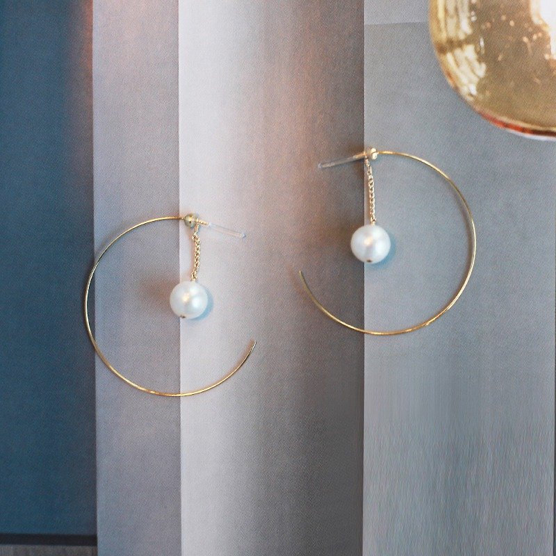 MissQueeny half / natural pearl earrings semicircle arc - Earrings & Clip-ons - Other Metals Gold