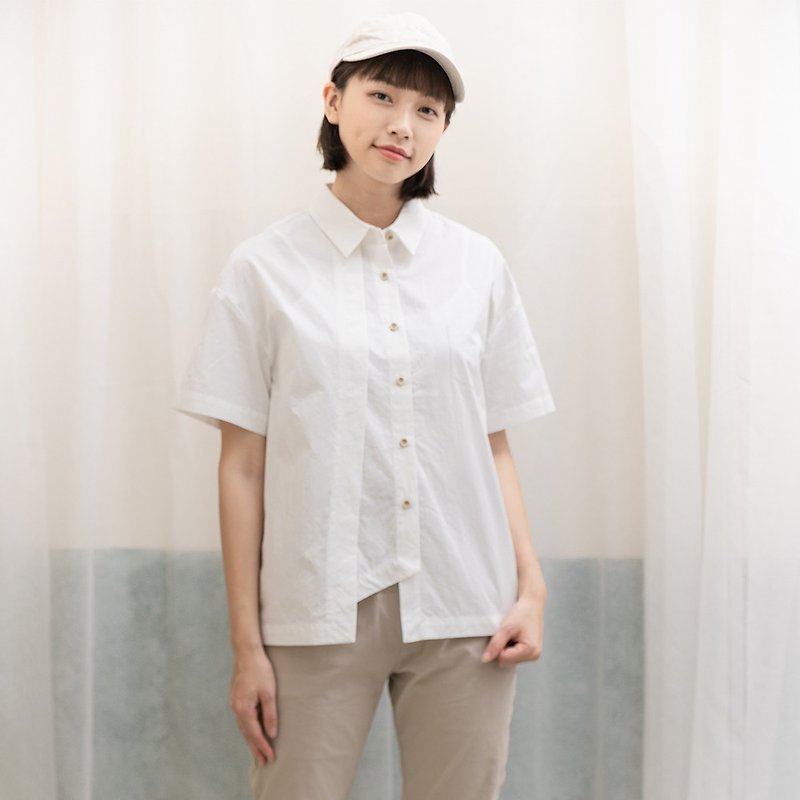 Hana Mokuba Asymmetric Cut Short Sleeve Shirt - เสื้อเชิ้ตผู้หญิง - ผ้าฝ้าย/ผ้าลินิน 