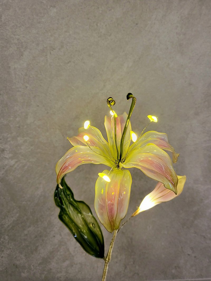 Lily (July Birth Flower Light) - โคมไฟ - เรซิน 