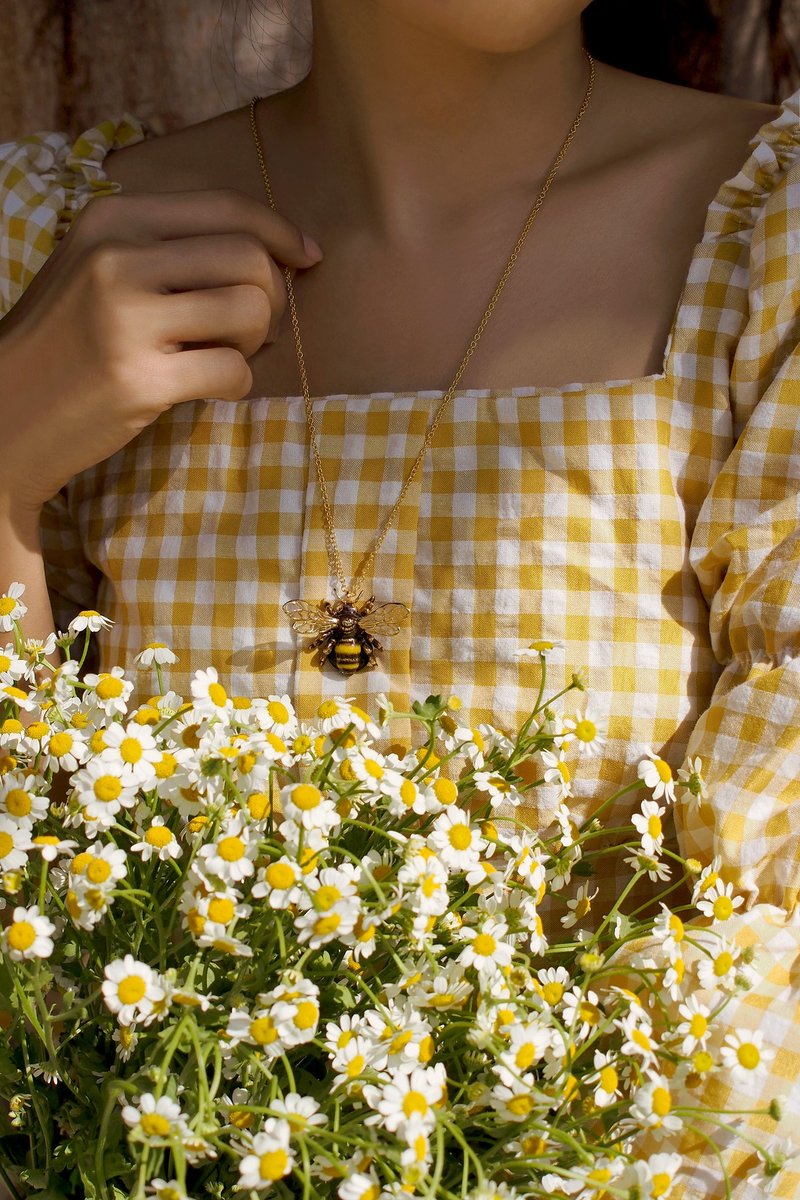 BumbleBee Necklace, Enamel Jewelry, Perfect gift, Spring. - 項鍊 - 其他金屬 黃色