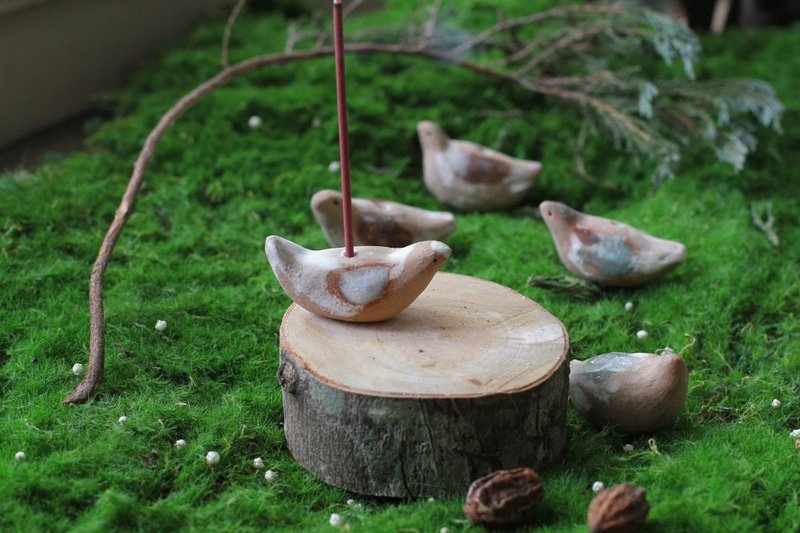 Hand-carved ceramic bird-shaped incense sticks stick 1 - เทียน/เชิงเทียน - ดินเผา หลากหลายสี