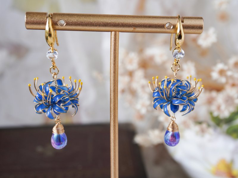 [Blue Bianhua] Handmade original earrings Bronze resin wedding gift New Year gift - Earrings & Clip-ons - Resin Blue