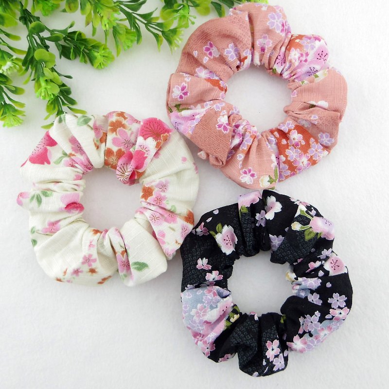 Cherry fly - pink, black, white. Handmade donuts tress / Escherichia coil (wind Japanese style) - เครื่องประดับผม - ผ้าฝ้าย/ผ้าลินิน หลากหลายสี