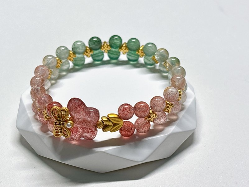 [Customized] Gradient strawberry rhythm. Red and green strawberry crystal l design double row bracelet - Bracelets - Crystal Red