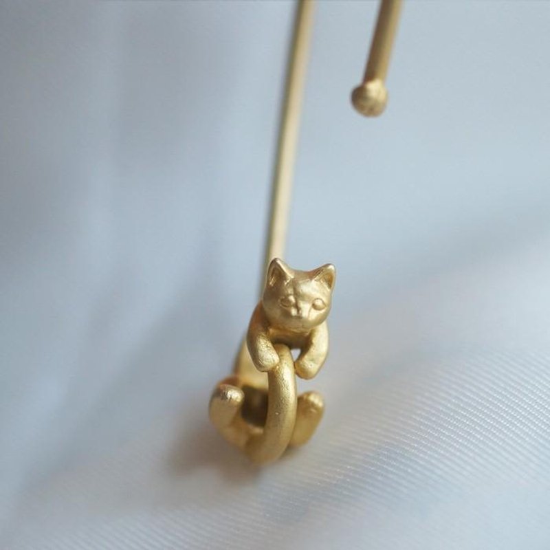 猫のイヤーカフ　マットゴールド - 耳環/耳夾 - 其他金屬 金色