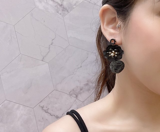 Handmade pierced flower earrings