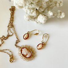 Vintage gold tone brown rhinestones clip earrings C261 - Shop Damn Good  Vintage Earrings & Clip-ons - Pinkoi