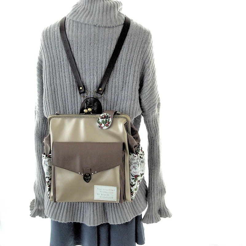 Enjoy the season by design, right zipper 3-way backpack with back pocket Gold - กระเป๋าเป้สะพายหลัง - หนังแท้ สีทอง