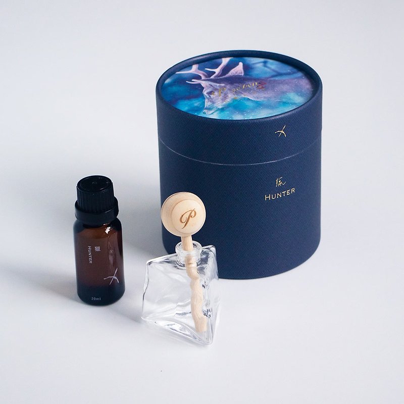 P.Seven [Hunter] Triangle Man Diffuser Set | Limited Collector's Edition - น้ำหอม - แก้ว สีน้ำเงิน