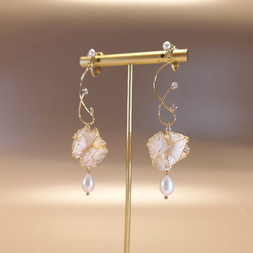Hitoku 漫漫 | 耳夾耳鈎 | 手作婚禮樹脂水晶花飾品