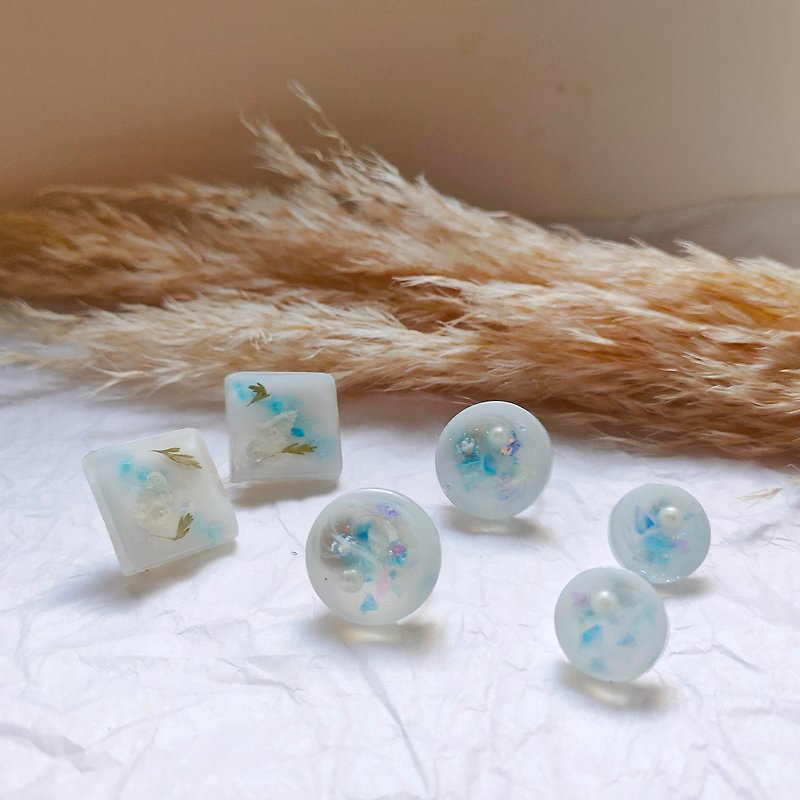 Cold winter hand-made resin earrings - Earrings & Clip-ons - Resin Blue