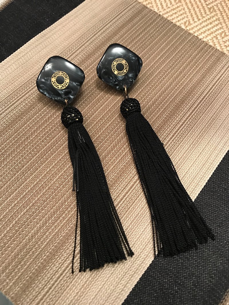 Retro tassel earrings - ต่างหู - พลาสติก สีดำ