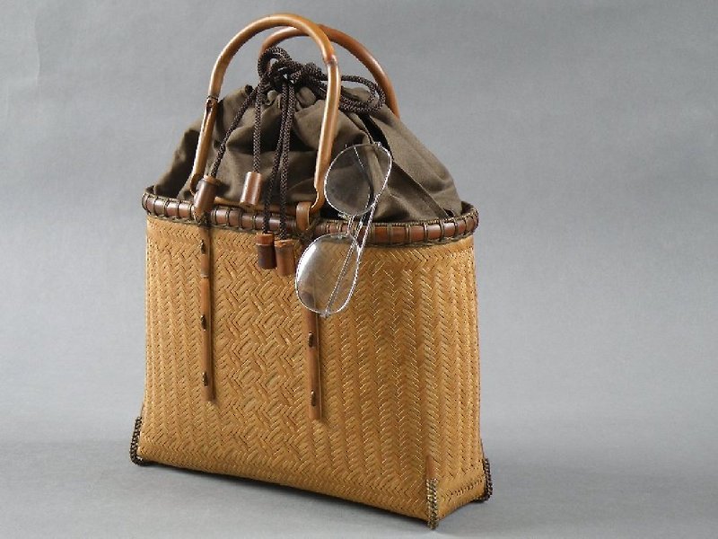 Basketball bag Basket bag Smoked bamboo drawstring - กระเป๋าถือ - ไม้ไผ่ สีนำ้ตาล
