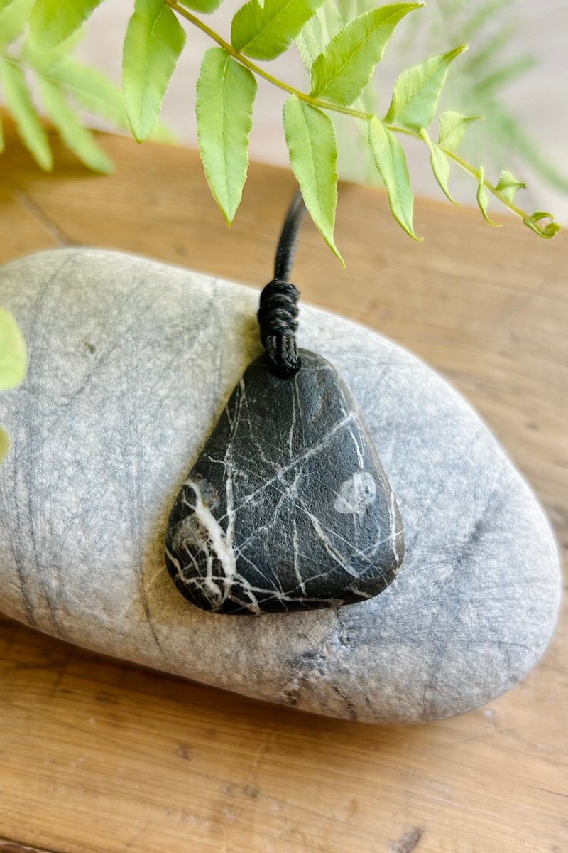 Nature's originality & a stone with silk patterns - Necklaces - Stone 