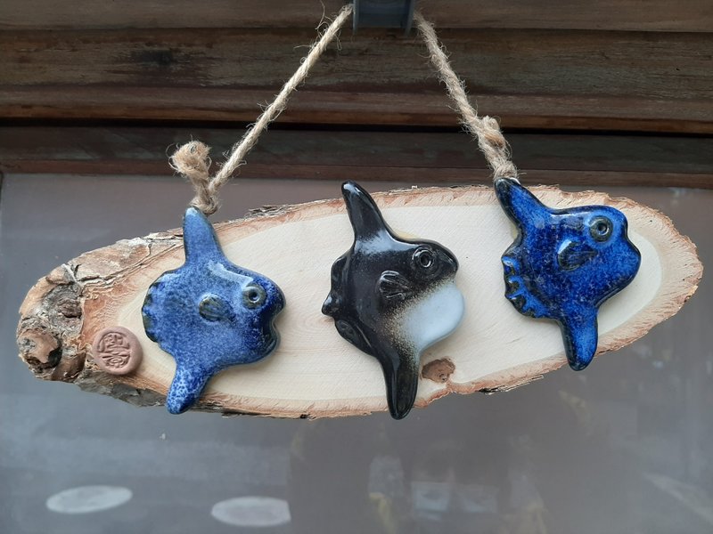 Mambo fish pine wood device (more than 3 times) - Wall Décor - Pottery Green