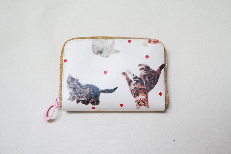 Play cloth hand made. Japanese photo cat tarpaulin short clip wallet purse coin purse - กระเป๋าใส่เหรียญ - วัสดุกันนำ้ ขาว