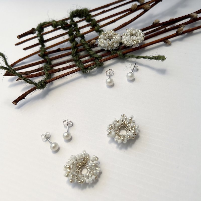 幸福花朵珍珠耳環-手工鉤織系列可拆式二用耳環 只有各一副 - 耳環/耳夾 - 珍珠 銀色