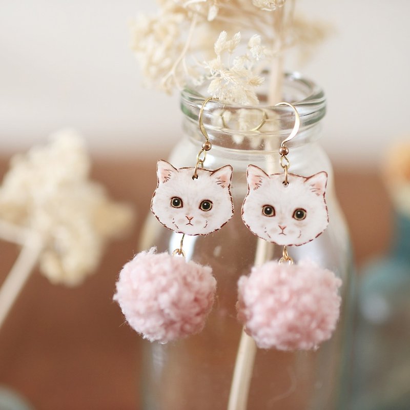 Small animal hair ball handmade earrings - white cat peach can be changed - ต่างหู - เรซิน สึชมพู