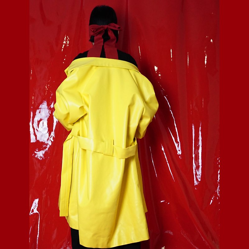 原創春季新品寬松中長款黃色PU皮休閒系帶風衣外套 - 女西裝外套 - 真皮 黃色