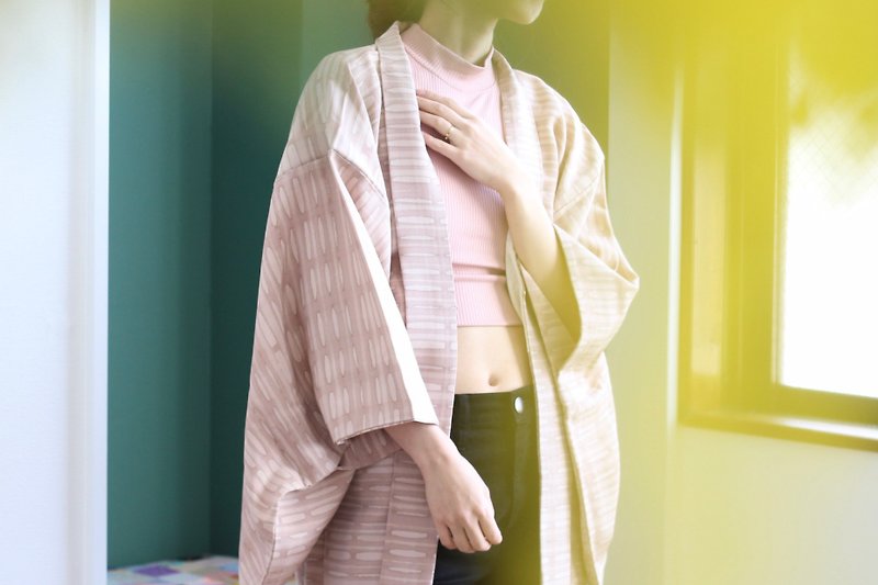traditional kimono, kimono jacket, haori, silk kimono, vintage cardigan /2886 - ジャケット - シルク・絹 ピンク