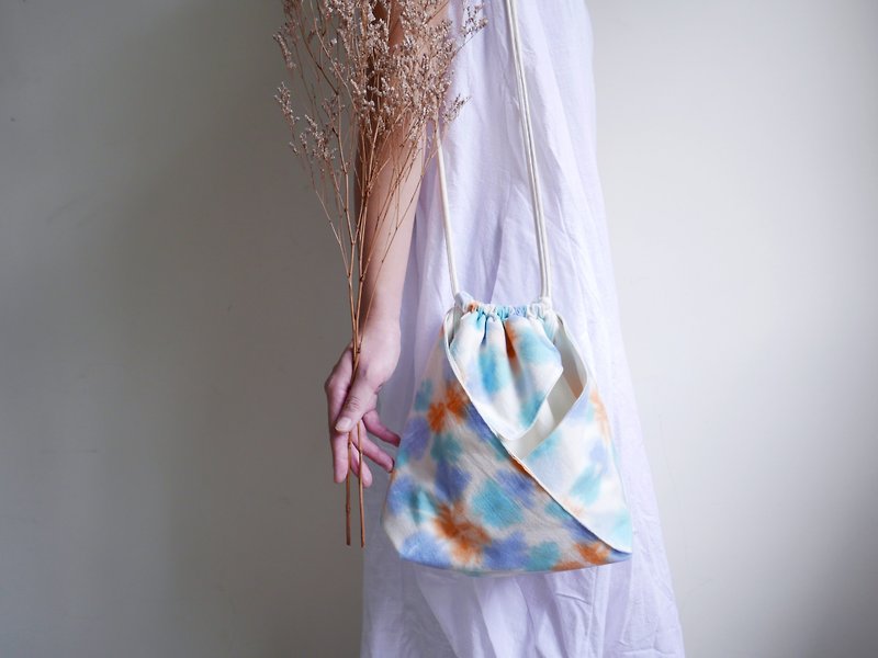 Tie dye/handmade/Kimono bag/hand bag/shoulder bag :Sea anemone: - กระเป๋าแมสเซนเจอร์ - ผ้าฝ้าย/ผ้าลินิน สีน้ำเงิน