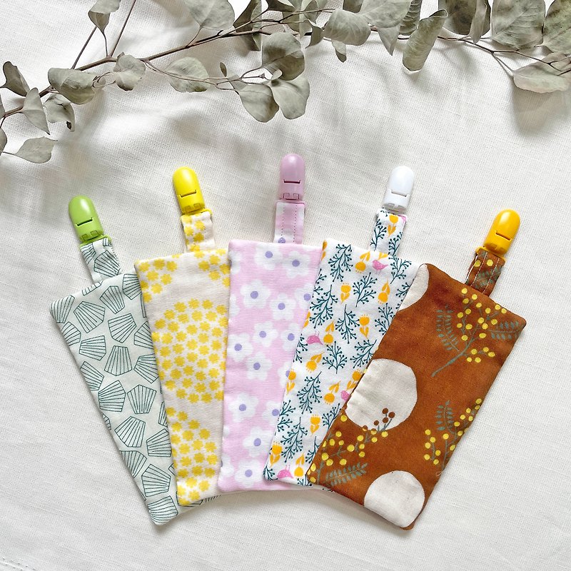 Eight-ply gauze handkerchief holder・handkerchief with clip・kindergarten・baby care・floral style - Bibs - Cotton & Hemp Multicolor