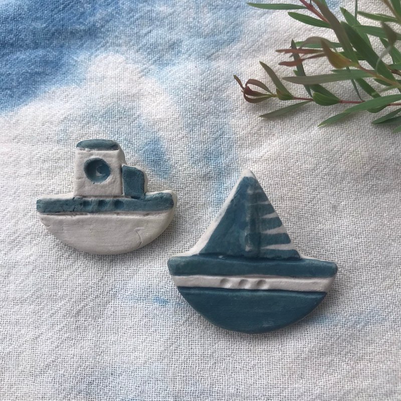 Boat set / ceramic brooch / handmade - 胸針 - 陶 白色