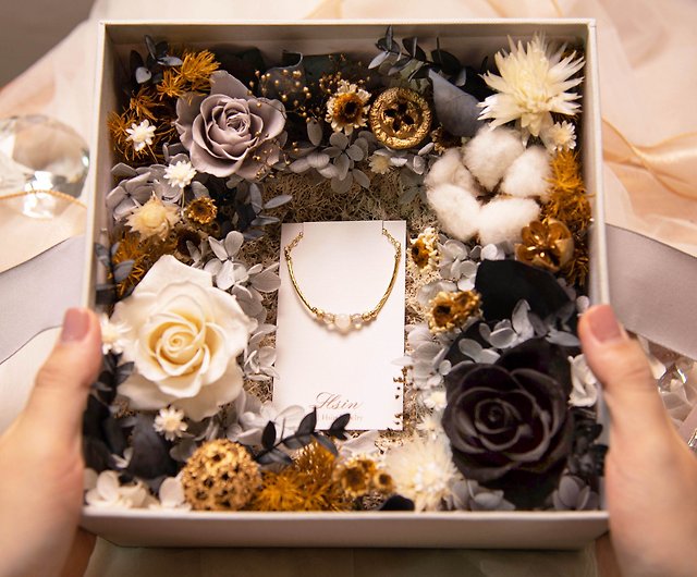 Brilliant] Dried flowers immortalized flower box wedding ring box /  sterling silver necklace natural crystal bracelet - Shop jsgreenhouse Dried  Flowers & Bouquets - Pinkoi