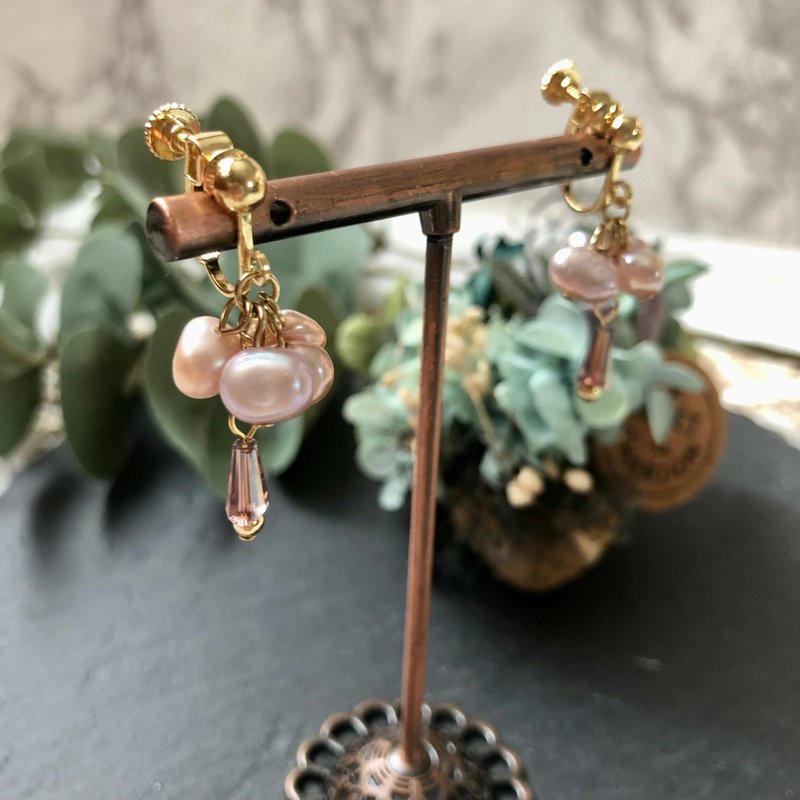 Pink Pearl Freshwater Pearl Earrings/ Clip-On Metal Allergy Friendly - ต่างหู - ไข่มุก สึชมพู