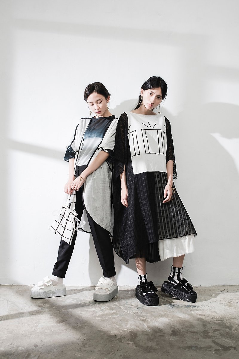 JUBY CHIU / Window frame black and white stitching wide board blouse - Overalls & Jumpsuits - Other Materials Black