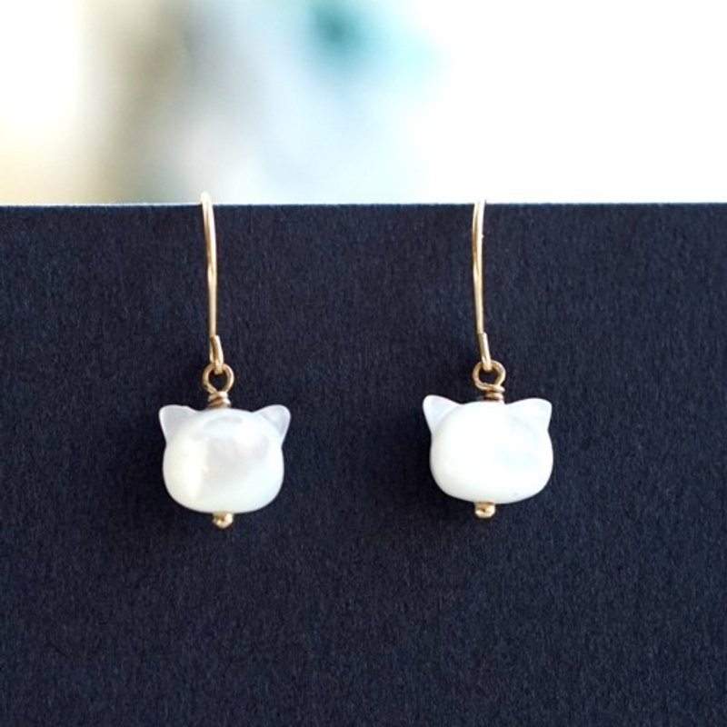 14KGF white pearl cat earrings Minette - Earrings & Clip-ons - Other Materials White