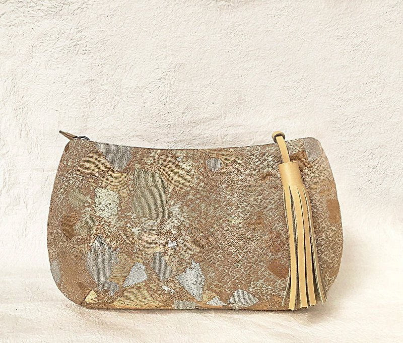 Handbag torn offchill text - กระเป๋าถือ - วัสดุอื่นๆ สีทอง