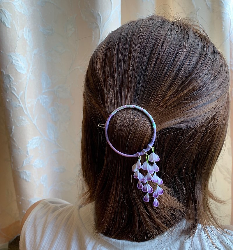 (Wisteria vine の flower) Fine cloth flower round hair clips elegant つまみ fine work - Hair Accessories - Cotton & Hemp Purple