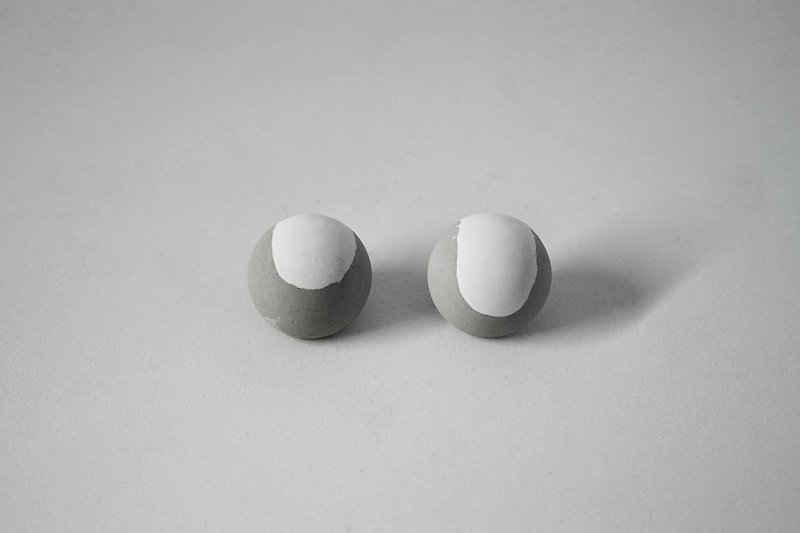 1/2 series - round cement ear pin - ต่างหู - ปูน สีเทา