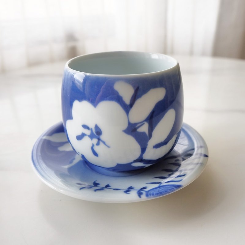 Fired by hand. Dark blue mist flower hand-painted coffee cup and plate set - แก้วมัค/แก้วกาแฟ - เครื่องลายคราม 