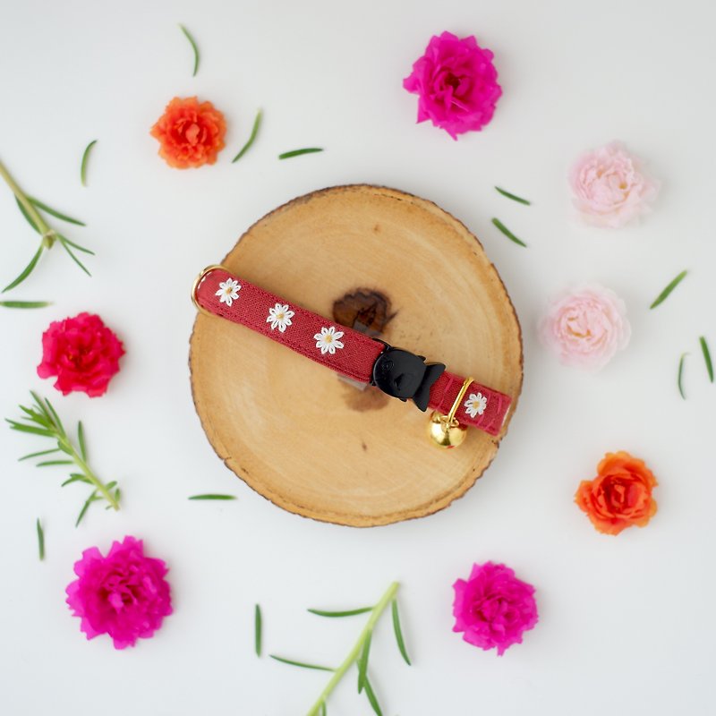 : MINI DAISIES : Ruby red  - Handmade embroidered flower breakaway cat collar - 貓狗頸圈/牽繩 - 棉．麻 紅色