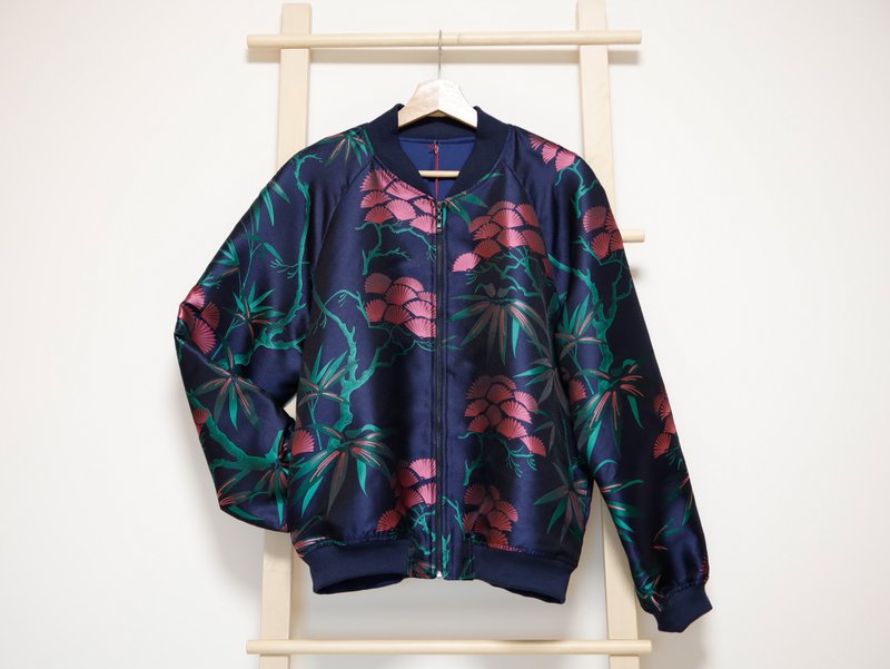 Crew neck jacket with KABUKI woven pattern - เสื้อแจ็คเก็ต - ผ้าไหม หลากหลายสี