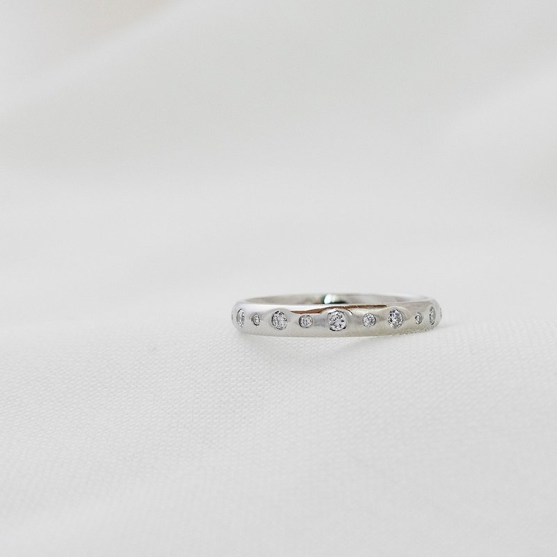 Aurie minimalist interlaced diamond ring - แหวนทั่วไป - เครื่องประดับ สีทอง