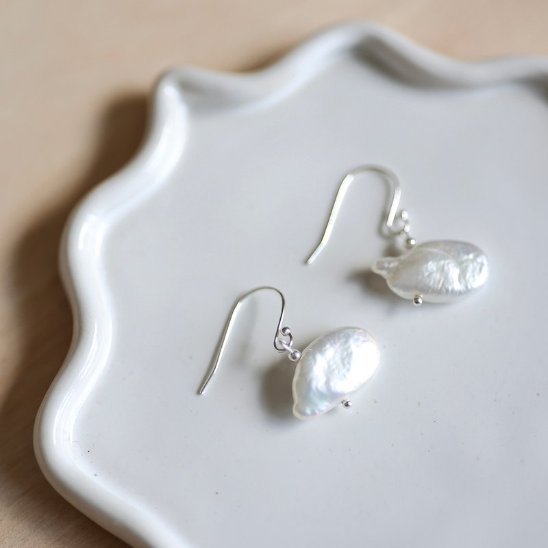 Baroque pearl whale sterling silver earrings with convertible Clip-On - ต่างหู - ไข่มุก ขาว