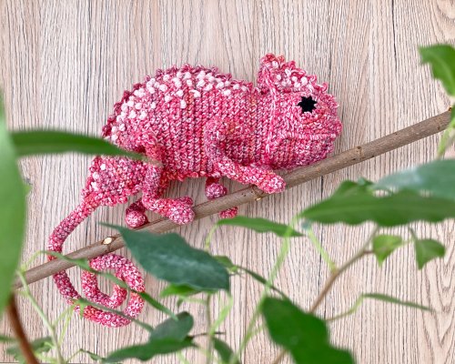 かぎ針編みのあみぐるみカメレオン、赤いトカゲ、かぎ針編みの