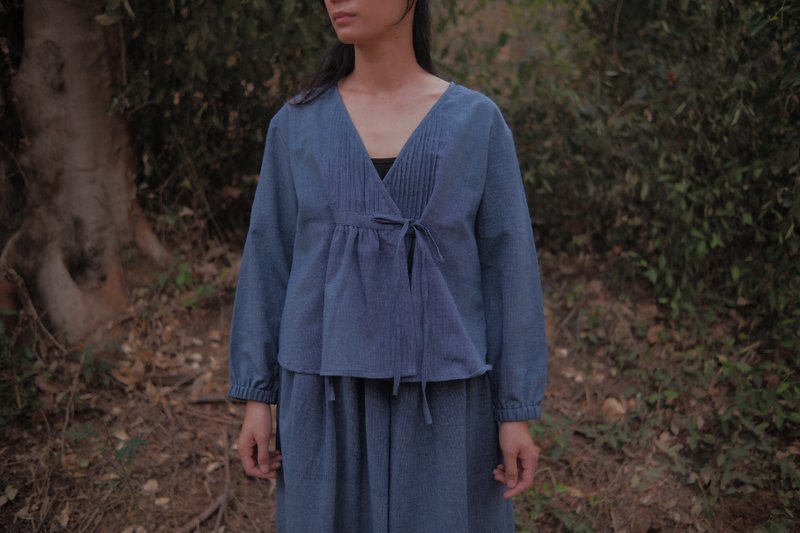 Oki Top | Hand Woven Cotton | Natural INDIGO dyed - เสื้อผู้หญิง - ผ้าฝ้าย/ผ้าลินิน สีน้ำเงิน